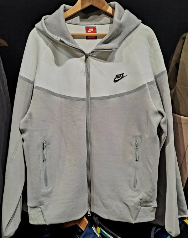 ست سویشرت گرمکن شلوار مردانه زنانه نایک تک مشکی NIKE Tech 003 (11) ست سویشرت گرمکن شلوار مردانه زنانه نایکی تک فلیس اورجینال طوسی NIKE Tech 003 - Image 1